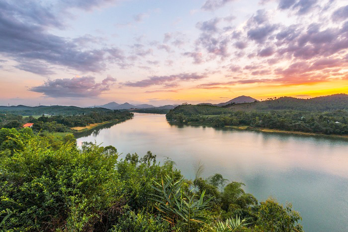 Sông Hương, Huế - top 7 địa điểm ngắm cảnh hoàng hôn đẹp nhất Việt Nam